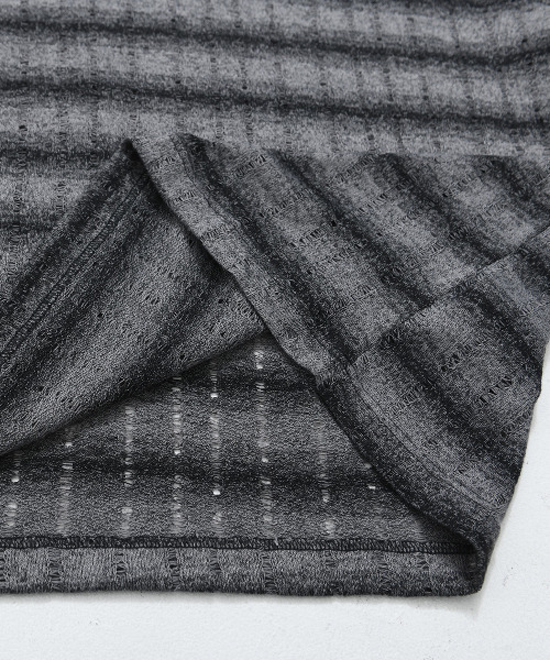 BENUSTA(ベヌスタ)の「『BENUSTA/ベヌスタ』グラデボーダー半袖ニット【GC】(Tシャツ/カットソー・メンズ・ブラック×グレー/ホワイト×ブラック・L/M)」の15枚目の写真
