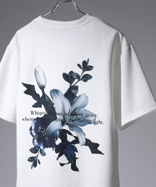 SUGGESTION(サジェッション)の「SUGGESTION フラワーデジタルプリントTシャツ 半袖(Tシャツ/カットソー・メンズ・ブラック/ホワイト/ブラック系1/グレー/グレー系/ホワイト系/ホワイト系1/ブラック系/チャコール・M/L)」の2枚目の写真