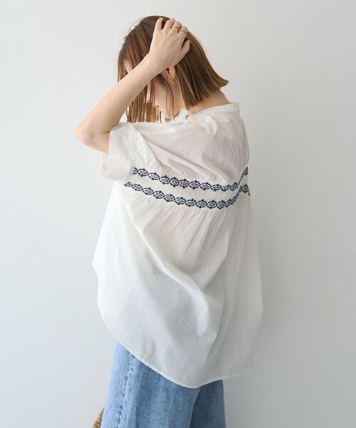 YECCA VECCA(イェッカヴェッカ)の「バック刺繍バンドカラーシャツ(シャツ/ブラウス・レディース・オフホワイト/ブラック・FREE)」の16枚目の写真