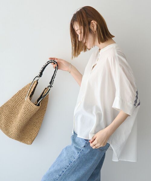 YECCA VECCA(イェッカヴェッカ)の「バック刺繍バンドカラーシャツ(シャツ/ブラウス・レディース・オフホワイト/ブラック・FREE)」の18枚目の写真