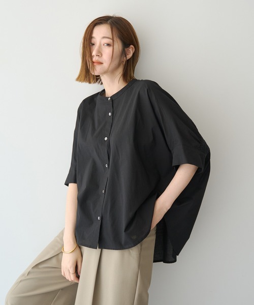 YECCA VECCA(イェッカヴェッカ)の「バック刺繍バンドカラーシャツ(シャツ/ブラウス・レディース・オフホワイト/ブラック・FREE)」の2枚目の写真