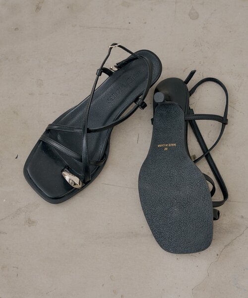 Chico(チコ)の「【SALON by Chico】メタルトングナローヒールミュール(サンダル・レディース・ブラック/アイボリー・LARGE/MEDIUM/SMALL)」の12枚目の写真