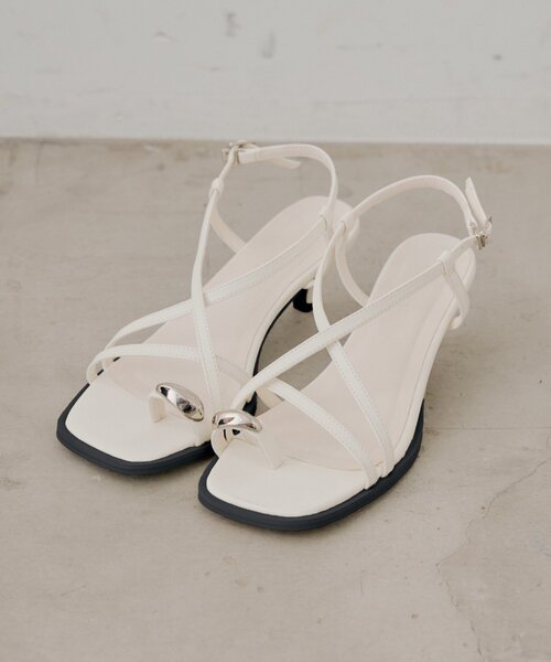 Chico(チコ)の「【SALON by Chico】メタルトングナローヒールミュール(サンダル・レディース・ブラック/アイボリー・LARGE/MEDIUM/SMALL)」の11枚目の写真