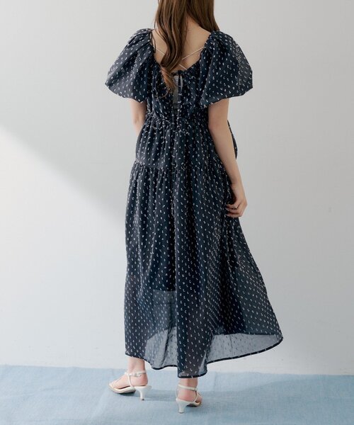 Chico(チコ)の「【SALON by Chico】メタルトングナローヒールミュール(サンダル・レディース・ブラック/アイボリー・LARGE/MEDIUM/SMALL)」の8枚目の写真