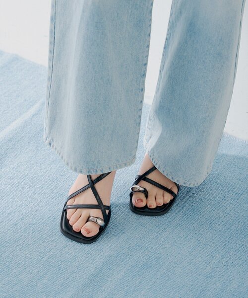 Chico(チコ)の「【SALON by Chico】メタルトングナローヒールミュール(サンダル・レディース・ブラック/アイボリー・LARGE/MEDIUM/SMALL)」の5枚目の写真