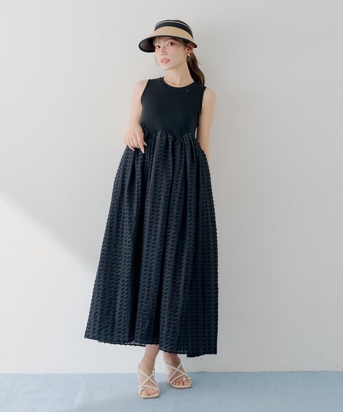 Chico(チコ)の「【SALON by Chico】メタルトングナローヒールミュール(サンダル・レディース・ブラック/アイボリー・LARGE/MEDIUM/SMALL)」の3枚目の写真