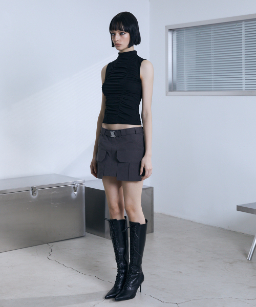 VOONT(ブント)の「Buckle Belt Cargo Mini Skirt (CHARCOAL)(スカート・レディース・チャコールグレー・SMALL/MEDIUM)」の6枚目の写真