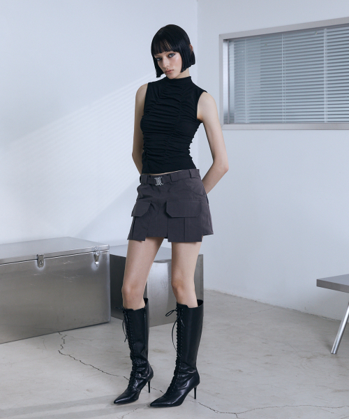 VOONT(ブント)の「Buckle Belt Cargo Mini Skirt (CHARCOAL)(スカート・レディース・チャコールグレー・SMALL/MEDIUM)」の5枚目の写真