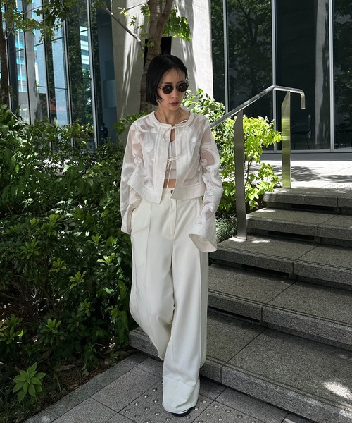 Ameri(アメリ)の「MEDI SHEER DAMASK JACQUARD BLOUSE(シャツ/ブラウス・レディース・ブラック/オフホワイト・FREE)」の19枚目の写真