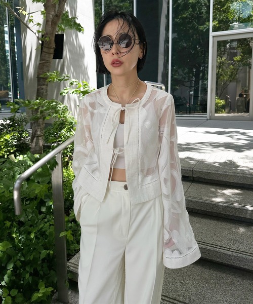 Ameri(アメリ)の「MEDI SHEER DAMASK JACQUARD BLOUSE(シャツ/ブラウス・レディース・ブラック/オフホワイト・FREE)」の12枚目の写真