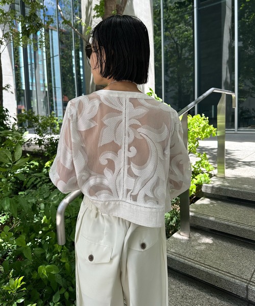 Ameri(アメリ)の「MEDI SHEER DAMASK JACQUARD BLOUSE(シャツ/ブラウス・レディース・ブラック/オフホワイト・FREE)」の15枚目の写真