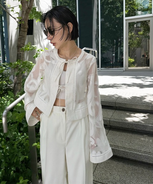 Ameri(アメリ)の「MEDI SHEER DAMASK JACQUARD BLOUSE(シャツ/ブラウス・レディース・ブラック/オフホワイト・FREE)」の14枚目の写真