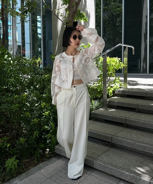 Ameri(アメリ)の「MEDI SHEER DAMASK JACQUARD BLOUSE(シャツ/ブラウス・レディース・ブラック/オフホワイト・FREE)」の16枚目の写真
