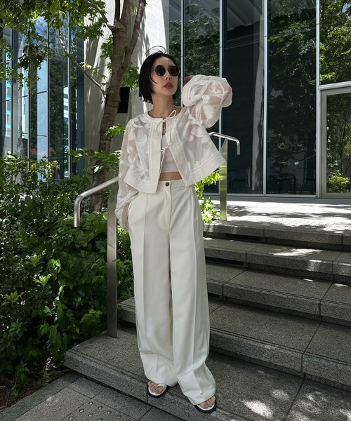 Ameri(アメリ)の「MEDI SHEER DAMASK JACQUARD BLOUSE(シャツ/ブラウス・レディース・ブラック/オフホワイト・FREE)」の18枚目の写真