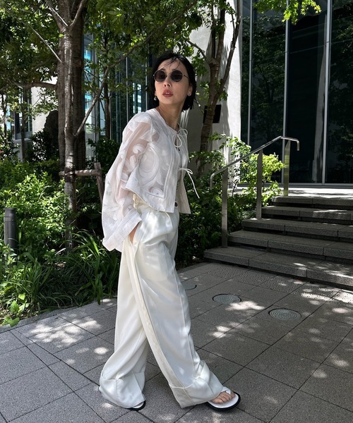 Ameri(アメリ)の「MEDI SHEER DAMASK JACQUARD BLOUSE(シャツ/ブラウス・レディース・ブラック/オフホワイト・FREE)」の20枚目の写真