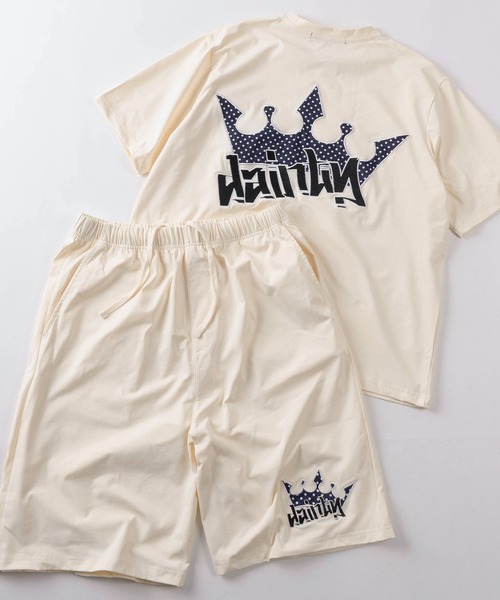 SlashDate（スラッシュデイト）の「【82】総柄ワッペンロゴ クラウンワッペンロゴ カーシブロゴ クルーネックTシャツ/ユニセックス/レディース/メンズ【セットアップ可能】（Tシャツ/カットソー・メンズ・ホワイト系1/ホワイト系2/ブラック系2/ピンク系1/ピンク系2/ブラック系1/ホワイト系3/ブラック系3/ピンク系3・M/L）」の13枚目の写真