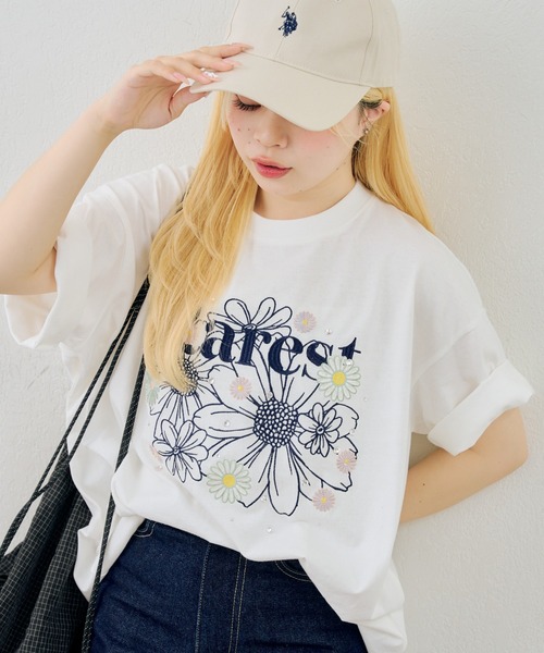 Another Branch olive des olive(アナザーブランチオリーブデオリーブ)の「お花×ラインストーンBIGTシャツ(Tシャツ/カットソー・レディース・ホワイト系その他/オフホワイト/スミクロ/ブラック系その他・FREE)」の2枚目の写真