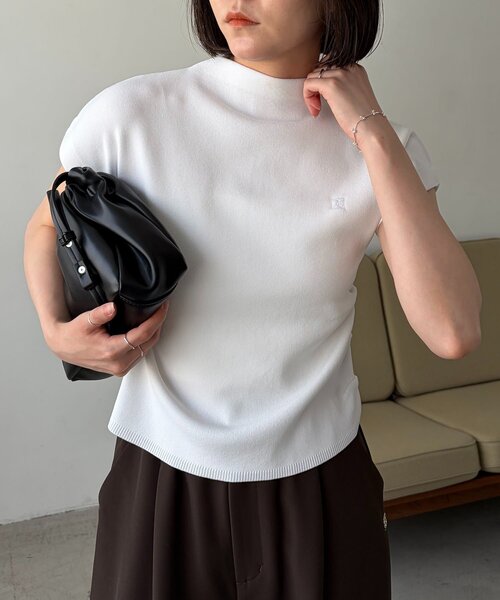 CAPRICIEUX LE'MAGE(カプリシューレマージュ)の「【接触冷感】ハーフネックフレンチニット(ニット/セーター・レディース・ホワイト/ブラック/グレイッシュベージュ・FREE)」の7枚目の写真