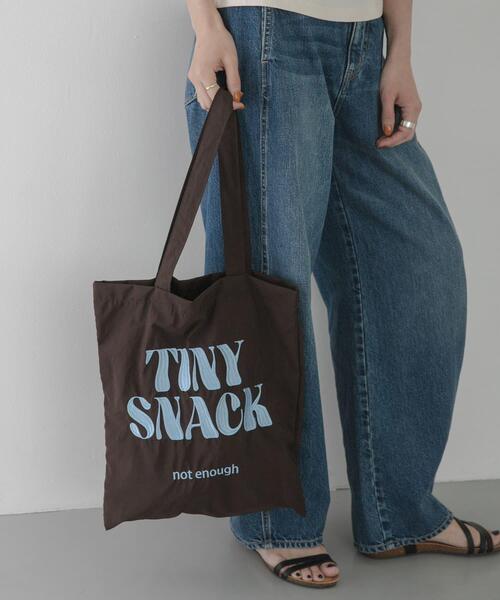 URBAN RESEARCH Sonny Label(アーバンリサーチサニーレーベル)の「ナイロン刺繍トートバッグ(トートバッグ・レディース・ブラウン/オフホワイト/ブルー・ONE)」の3枚目の写真