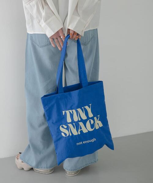 URBAN RESEARCH Sonny Label(アーバンリサーチサニーレーベル)の「ナイロン刺繍トートバッグ(トートバッグ・レディース・ブラウン/オフホワイト/ブルー・ONE)」の1枚目の写真