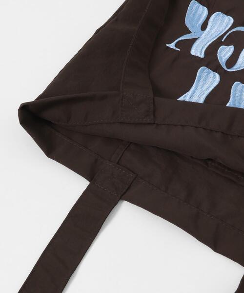 URBAN RESEARCH Sonny Label(アーバンリサーチサニーレーベル)の「ナイロン刺繍トートバッグ(トートバッグ・レディース・ブラウン/オフホワイト/ブルー・ONE)」の9枚目の写真