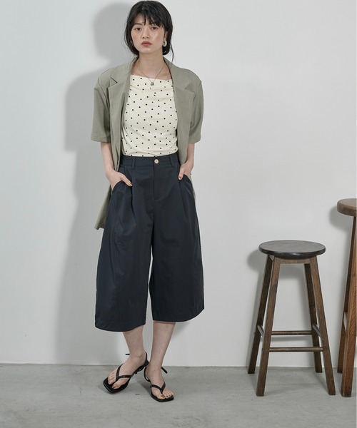 THE YOn（ザヨン）の「タッククロップドカーブパンツ（その他パンツ・レディース・ブラック/アイボリー/ブラウン・S/M）」の3枚目の写真