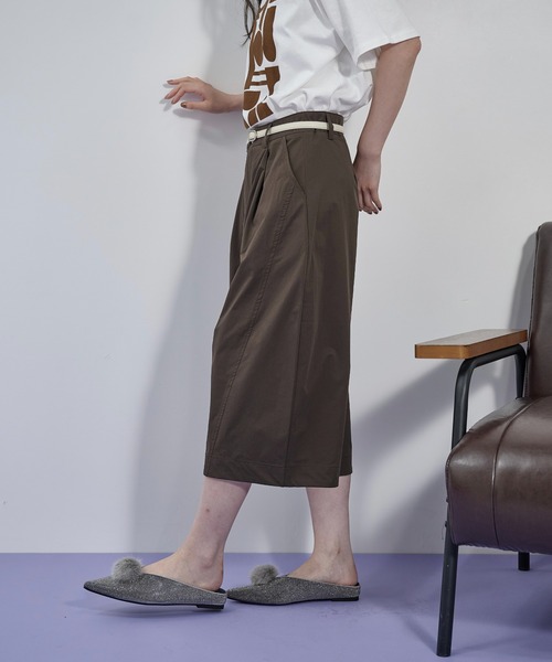 THE YOn（ザヨン）の「タッククロップドカーブパンツ（その他パンツ・レディース・ブラック/アイボリー/ブラウン・S/M）」の5枚目の写真