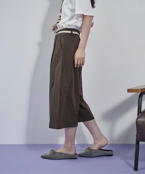 THE YOn（ザヨン）の「タッククロップドカーブパンツ（その他パンツ・レディース・ブラック/アイボリー/ブラウン・S/M）」の6枚目の写真