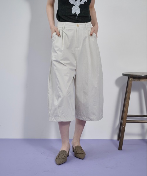 THE YOn（ザヨン）の「タッククロップドカーブパンツ（その他パンツ・レディース・ブラック/アイボリー/ブラウン・S/M）」の19枚目の写真