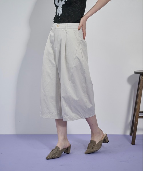 THE YOn（ザヨン）の「タッククロップドカーブパンツ（その他パンツ・レディース・ブラック/アイボリー/ブラウン・S/M）」の21枚目の写真
