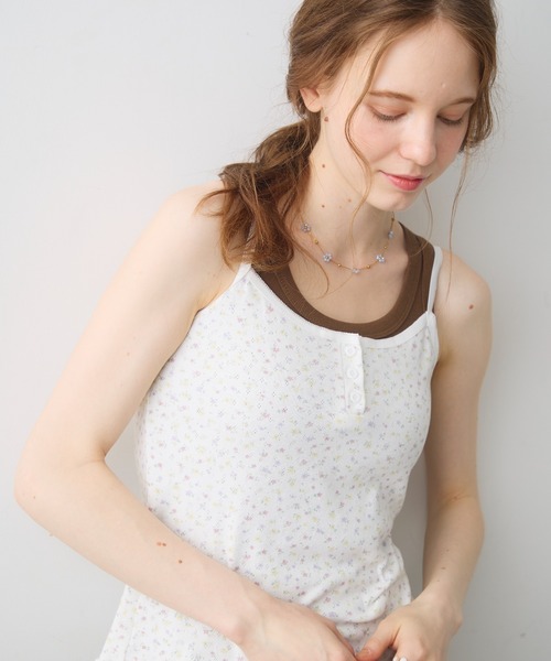Crisp（クリスプ）の「flower henley cami / フラワーヘンリーキャミ（キャミソール・レディース・ホワイト/アイボリー・FREE）」の2枚目の写真
