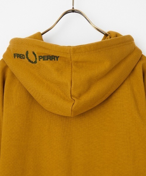 FRED PERRY（フレッドペリー）の「【WEB先行予約】[FRED PERRY/フレッドペリー] 別注 フードロゴ刺繍 スウェットジップパーカー（パーカー・レディース・ブラック/キャメル・L/M/S/XL）」の16枚目の写真