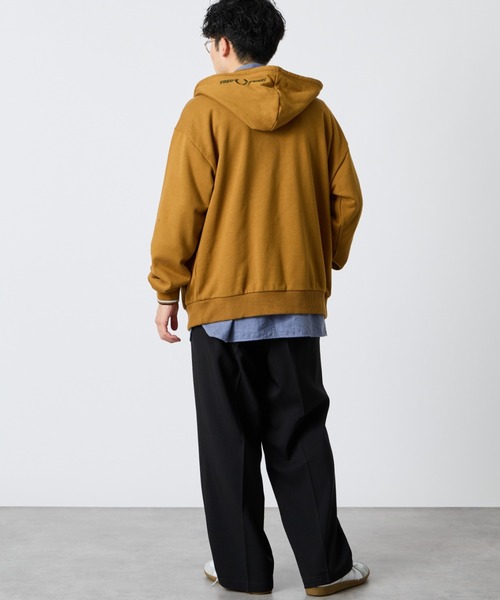 FRED PERRY（フレッドペリー）の「【WEB先行予約】[FRED PERRY/フレッドペリー] 別注 フードロゴ刺繍 スウェットジップパーカー（パーカー・レディース・ブラック/キャメル・L/M/S/XL）」の6枚目の写真