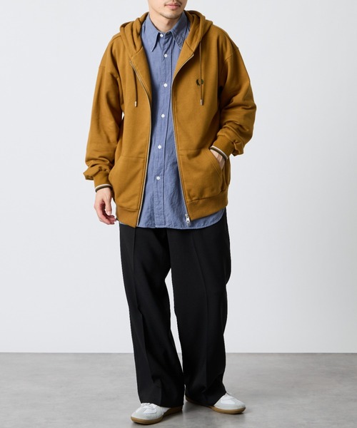 FRED PERRY（フレッドペリー）の「【WEB先行予約】[FRED PERRY/フレッドペリー] 別注 フードロゴ刺繍 スウェットジップパーカー（パーカー・レディース・ブラック/キャメル・L/M/S/XL）」の4枚目の写真