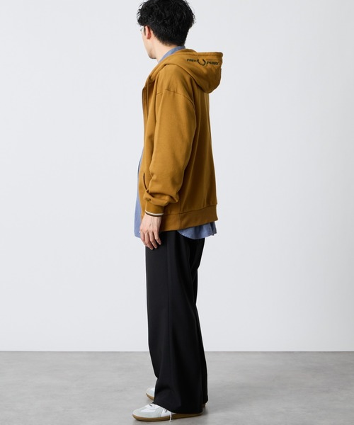 FRED PERRY（フレッドペリー）の「【WEB先行予約】[FRED PERRY/フレッドペリー] 別注 フードロゴ刺繍 スウェットジップパーカー（パーカー・レディース・ブラック/キャメル・L/M/S/XL）」の5枚目の写真
