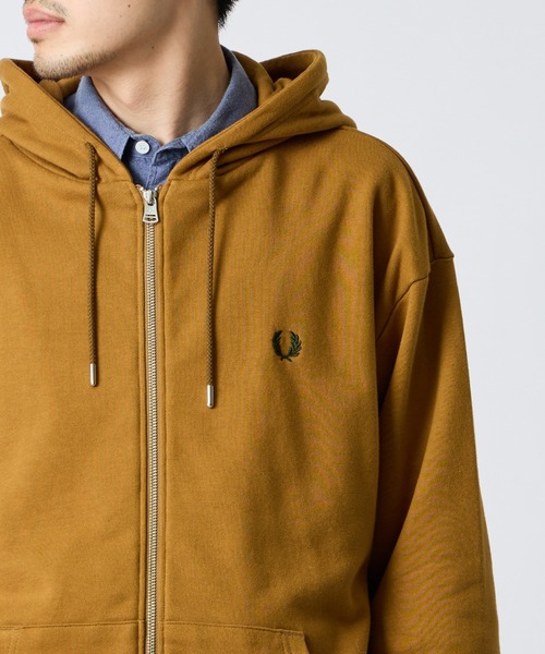 FRED PERRY（フレッドペリー）の「【WEB先行予約】[FRED PERRY/フレッドペリー] 別注 フードロゴ刺繍 スウェットジップパーカー（パーカー・レディース・ブラック/キャメル・L/M/S/XL）」の7枚目の写真