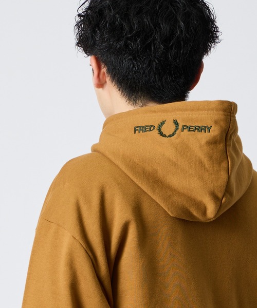 FRED PERRY（フレッドペリー）の「【WEB先行予約】[FRED PERRY/フレッドペリー] 別注 フードロゴ刺繍 スウェットジップパーカー（パーカー・レディース・ブラック/キャメル・L/M/S/XL）」の8枚目の写真