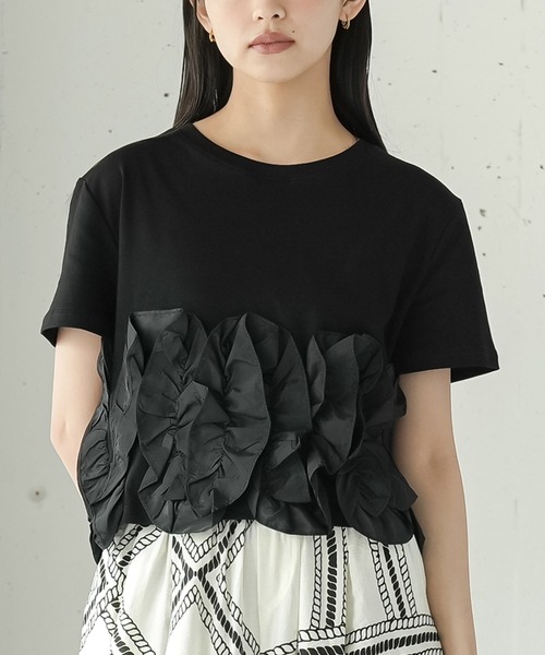mili an deni(ミリアンデニ)の「裾ウェーブフリルTシャツ(Tシャツ/カットソー・レディース・オフホワイト/ブラック・M)」の5枚目の写真