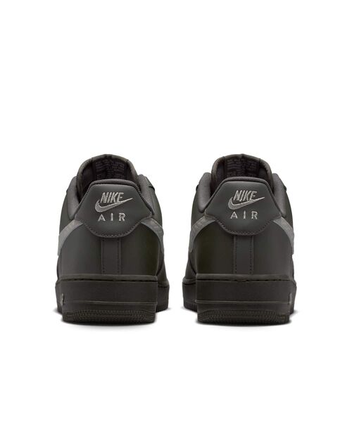 NIKE(ナイキ)の「ナイキ エア フォース 1 '07 メンズシューズ / Nike Air Force 1 '07 Men's Shoes IV5732-001 Newsprint(スニーカー・メンズ・ダークグレー・26/25.5/30/28/27.5/27/26.5/29.5/29/25/24.5/24/28.5)」の8枚目の写真