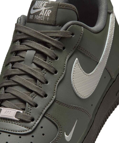 NIKE(ナイキ)の「ナイキ エア フォース 1 '07 メンズシューズ / Nike Air Force 1 '07 Men's Shoes IV5732-001 Newsprint(スニーカー・メンズ・ダークグレー・26/25.5/30/28/27.5/27/26.5/29.5/29/25/24.5/24/28.5)」の9枚目の写真