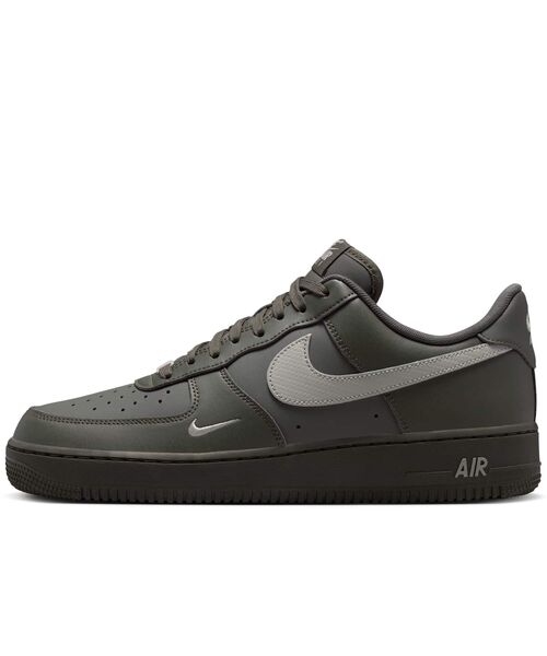 NIKE(ナイキ)の「ナイキ エア フォース 1 '07 メンズシューズ / Nike Air Force 1 '07 Men's Shoes IV5732-001 Newsprint(スニーカー・メンズ・ダークグレー・26/25.5/30/28/27.5/27/26.5/29.5/29/25/24.5/24/28.5)」の4枚目の写真