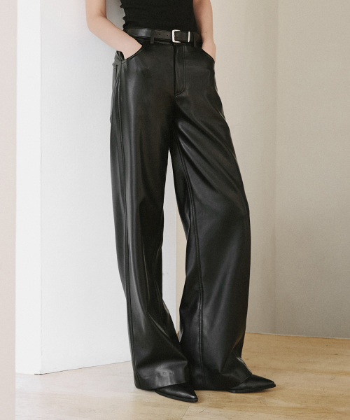 LEFTSEOUL（レフトソウル）の「シンセティックソフトレザーオーバーサイズパンツ[ブラック]（その他パンツ・レディース・ブラック・SMALL/MEDIUM）」の2枚目の写真