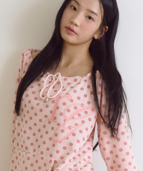 ROGIN N ROSIE(ロギンエンロージー)の「Dotted Pocket String Point Long Sleeve Pink(Tシャツ/カットソー・レディース・その他・FREE)」の2枚目の写真