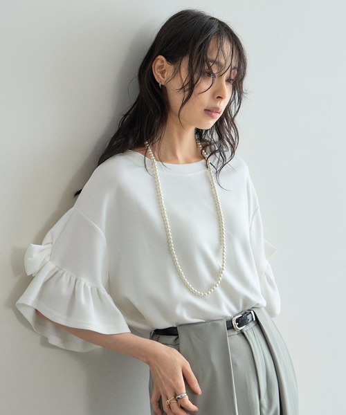 &. NOSTALGIA(アンドドットノスタルジア)の「袖リボンプルオーバー(Tシャツ/カットソー・レディース・ホワイト/ブラック・M)」の1枚目の写真