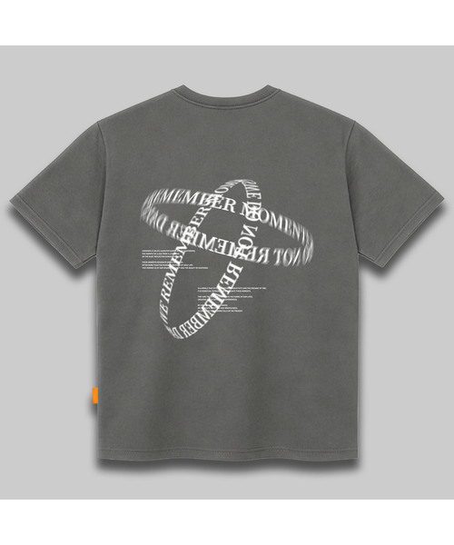 LLAMO（エラモ）の「リメンバー 半袖Tシャツ 男女共用 ビッグサイズ（Tシャツ/カットソー・メンズ・ホワイト/チャコールグレー/ブラック/グレー・SMALL/MEDIUM/LARGE/X-LARGE/2XL/4XL/3XL）」の3枚目の写真