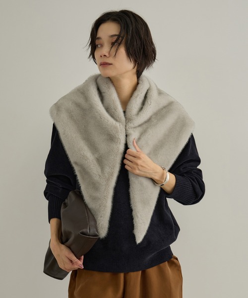 SALON adam et rope'(サロン アダム エ ロペ)の「フェイクミンクファースカーフ(ストール)(バンダナ/スカーフ・レディース・チャコールグレー/ブラウン・FREE)」の5枚目の写真