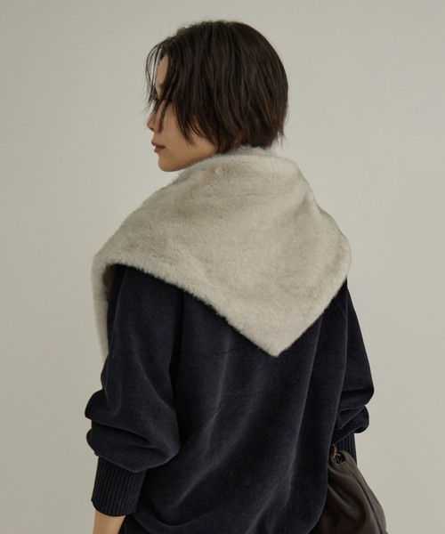 SALON adam et rope'(サロン アダム エ ロペ)の「フェイクミンクファースカーフ(ストール)(バンダナ/スカーフ・レディース・チャコールグレー/ブラウン・FREE)」の6枚目の写真