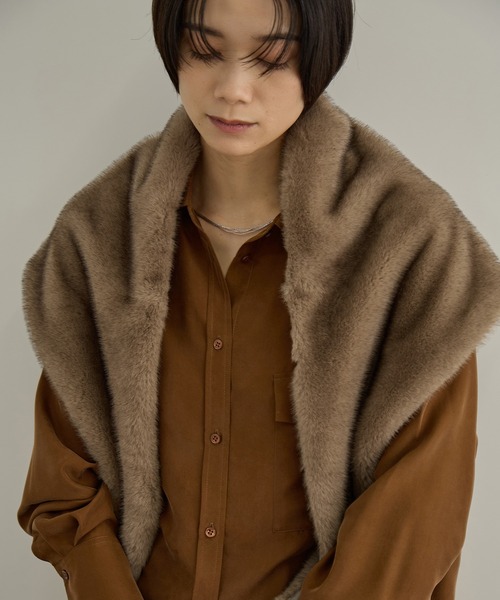 SALON adam et rope'(サロン アダム エ ロペ)の「フェイクミンクファースカーフ(ストール)(バンダナ/スカーフ・レディース・チャコールグレー/ブラウン・FREE)」の9枚目の写真