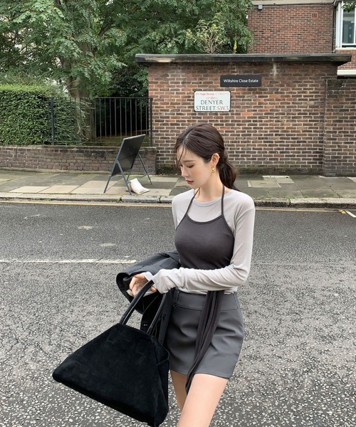Girly Doll(ガーリードール)の「ロングスリーブカットソー&ホルターネックキャミソール 2点セット(Tシャツ/カットソー・レディース・ダークグレー/イエロー・FREE)」の4枚目の写真