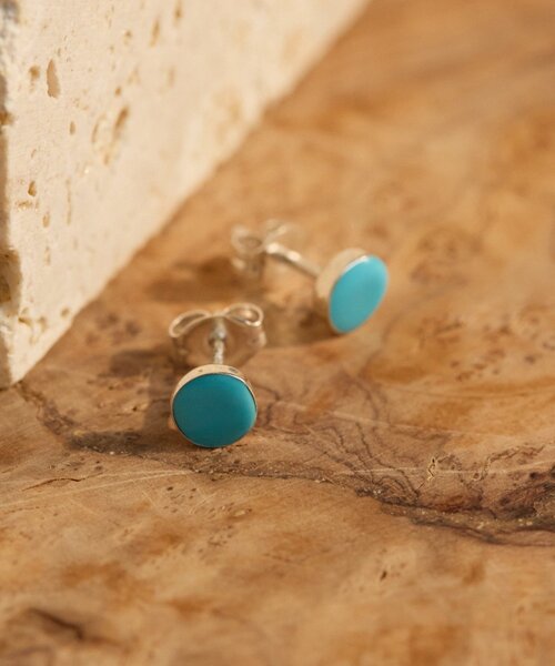 ear PAPILLONNER(イアパピヨネ)の「《スターリングシルバー使用》枠無しプチターコイズピアス(ピアス(両耳用)・レディース・ブルー系その他/ブルー系その他4/ブルー系その他2・FREE)」の3枚目の写真